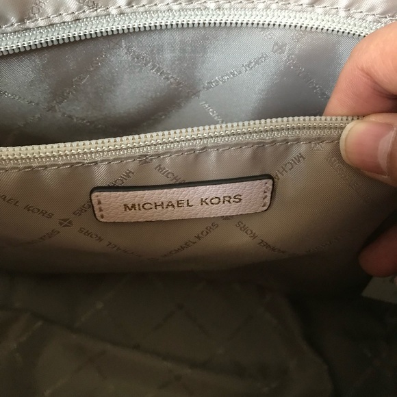 🌼Michael Kors Purse - Picture 10 of 12